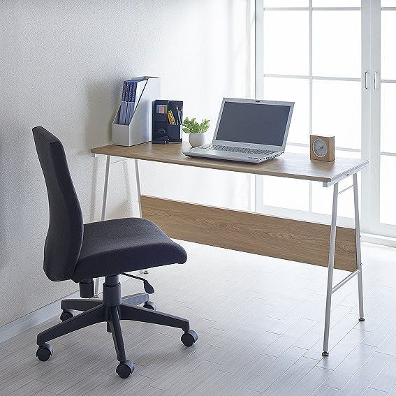 �����ɖؐ��p�l����z�����C���e���A���̍����f�U�C���Ȃ̂Ŏ���g�p�ɂ҂�����ł��B