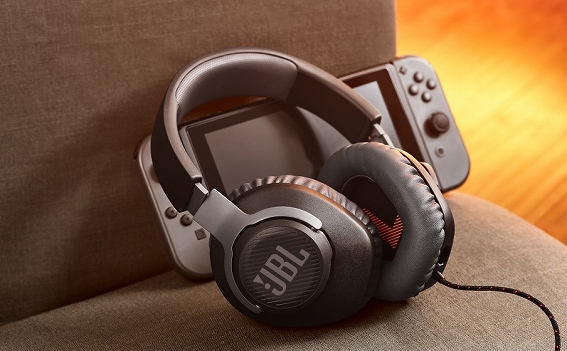 JBL�@QUANTUM100BLK �Q�[�~���O�w�b�h�Z�b�g�@FPS �i���Q�[�� switch�@�n�C�N�I���e�B�@�����\�@�y�ʁ@�����Ԃ��Ă�����ɂ���