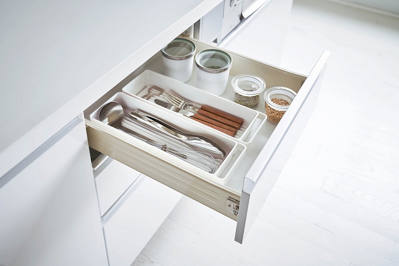 �n���h���t���X�����O���X���}�O���[�@�v���[�g�@�z���C�g(Slim Glass&Mug Storage With Handle Plate) �z���C�g 4718