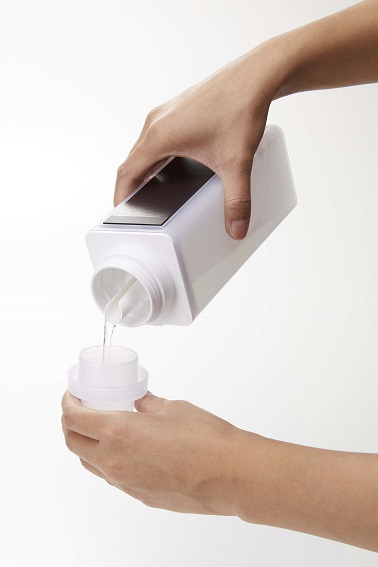 �m�Y���͒����₷���`��B�L���b�v��40ml�܂Ōv�ʉ\�B