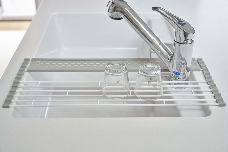 �܂��ݐ��؂�@�v���[�g�@�V���R�[���g���[�t���@�k�@�z���C�g(Folding Drainer With Silicone Tray L) �z���C�g 5056