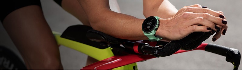 ForeAthlete 745�ySuica�Ή��z GARMIN