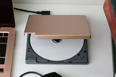 �����₷���N�����V�F���^�A���y�ʁECD�W���P�b�g�T�C�Y�̃R���p�N�g�{�f�B�[