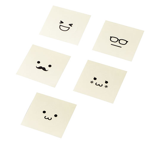 �o���G�e�B�L���ȕ\���AirTag�p�X�e�b�J�[