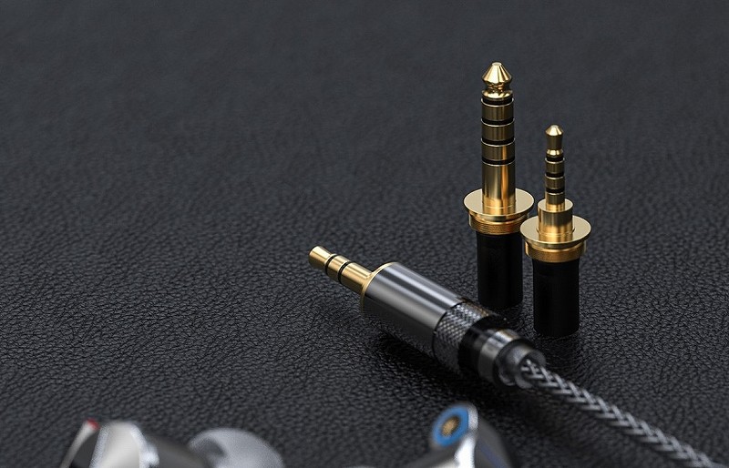 2.5/3.5/4.4mm�v���O���t���ւ��\�ŗ��z�I�ȍĐ���������