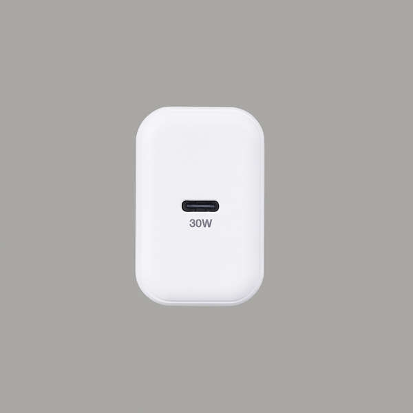 �M�����̍���USB Type-C(USB-C)�R�l�N�^�[����