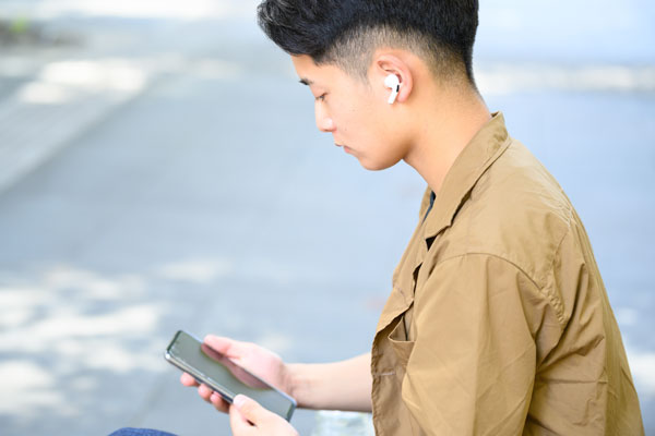 完全ワイヤレスイヤホンの選び方 接続性のよいモデルを選ぶ