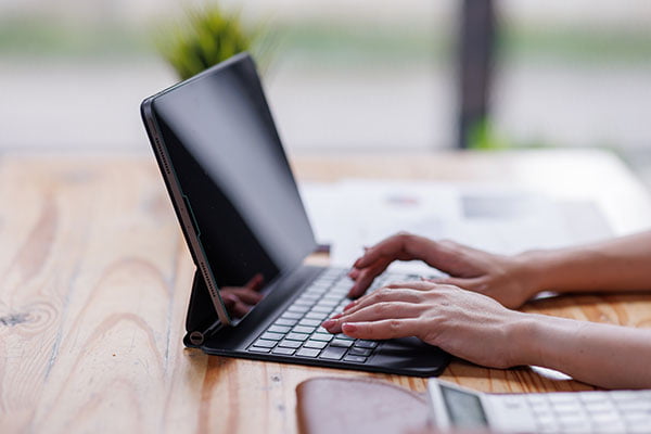 2in1�p�\�R���̎�� �Z�p���[�g�^�b���E��