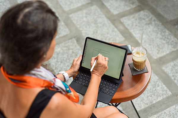 2in1�p�\�R���̑I�ѕ��b3�̃|�C���g �B�o�b�e���[�̋쓮���Ԃ��`�F�b�N