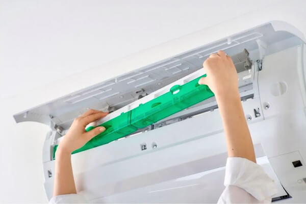 DAIKIN自動お掃除フィルター付きエアコン 自分でできるエアコンクリーニングの範囲は？やってはいけない