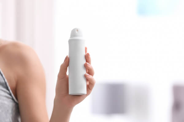 制汗剤の選び方 目的に合った5つのタイプをチェック 背中や腕など広範囲に使えるスプレータイプ
