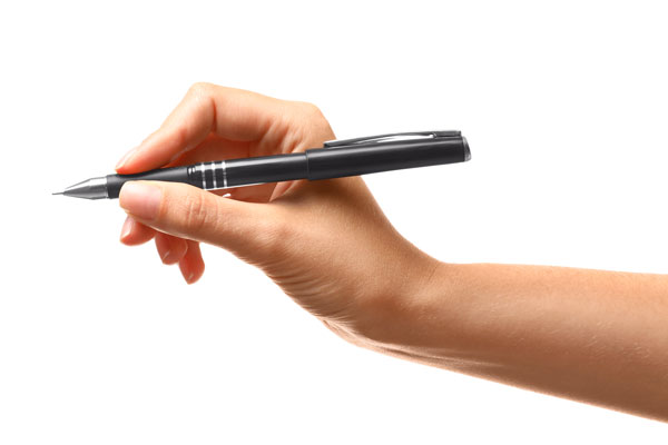 ボールペンの選び方 軸の太さや重さで握りやすさが変わる