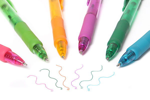 ボールペンの選び方 インクの種類で選ぶ 水性インク｜なめらかさと色の種類