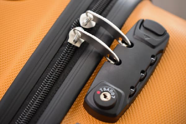機内持ち込み用スーツケースの選び方 あると便利な機能・仕様をチェック 海外旅行にはTSロック(旧TSAロック)が付いていると安心