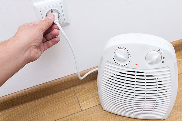 セラミックヒーター 電気ファンヒーター【人感センサー付き 節電対策】電気ヒーター