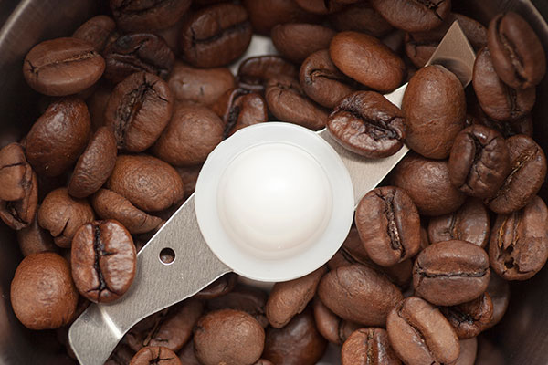 コーヒーミルの選び方 刃の素材をチェック