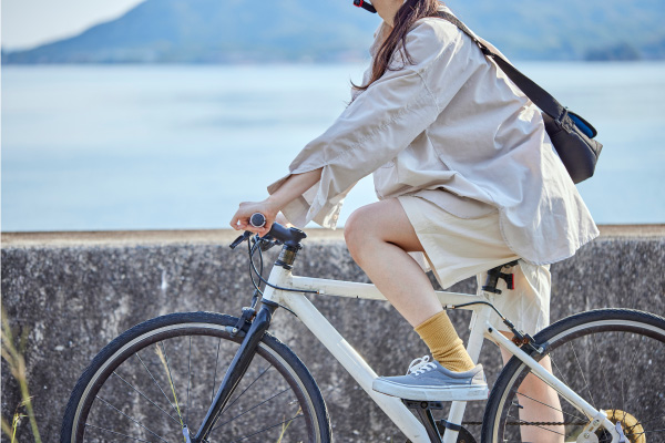 クロスバイク 初心者 女性 ライト 通学