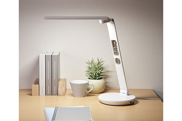 目の疲れを癒す LEDスタンドライト ワイヤレス充電可能な テーブルライト