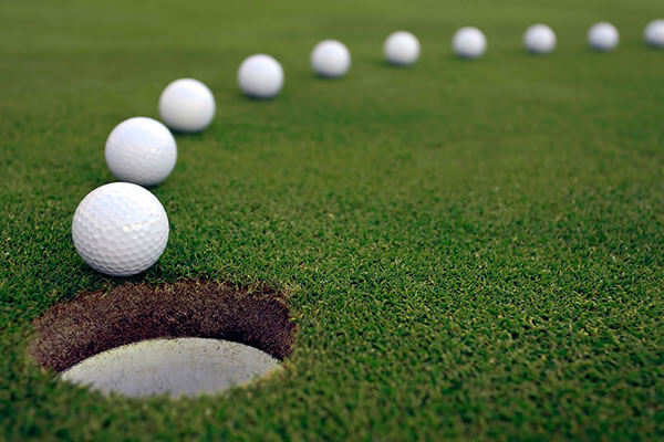 ゴルフボールの選び方 ゴルフボールの種類をチェック スピン系｜コントロール重視派向けのスピンがかかりやすいタイプ