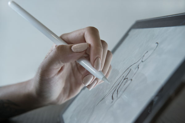 iPadケースの選び方 おさえるポイントは4つ!　お絵描きに使うならペンが挿せると便利
