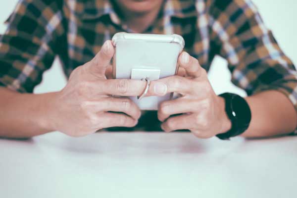 �p�r���������l����iPhone�P�[�X�̑I�ѕ� ���p�V�[������I�� ����S�̗��p