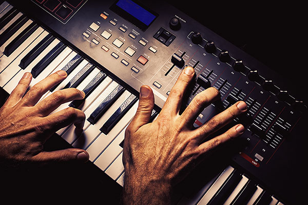年MIDIキーボードのおすすめ選 作曲や演奏に使えるモデルを