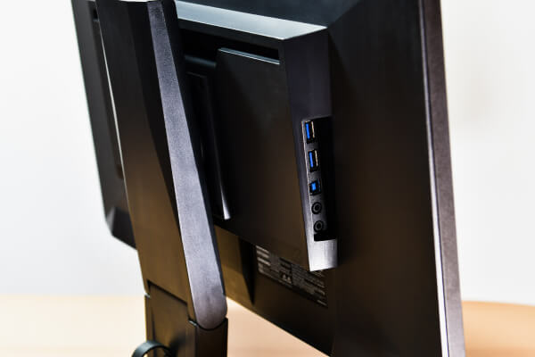 4K���j�^�[�̑I�ѕ� �ڑ��[�q���`�F�b�N