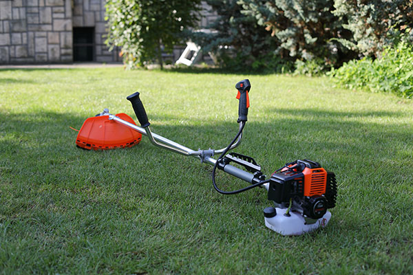 新品未使用充電式草刈機刈払機軽量使いやすい自宅のお庭や駐車場掃除などにも