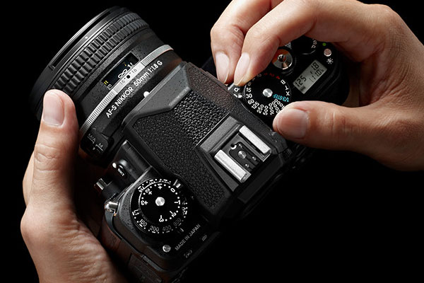Nikonの一眼レフカメラの選び方 本体の大きさや重さをチェック
