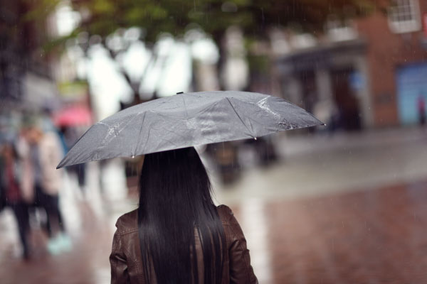 日傘の選び方 晴雨兼用傘なら晴れでも雨でも1本で対応可能