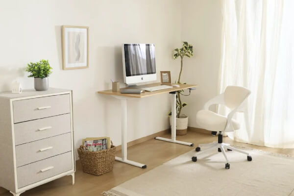 �p�\�R���f�X�N�̑I�ѕ� ���C�A�E�g�╵�͋C�ɍ������f�ނ�I��