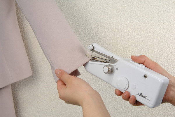 家庭用ミシンの選び方 サイズをチェック 手軽に縫えるハンディータイプ