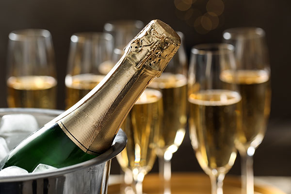 スパークリングワインのおすすめ17選 宅飲み・お祝いやプレゼント向けなどを紹介 | ビックカメラ.com