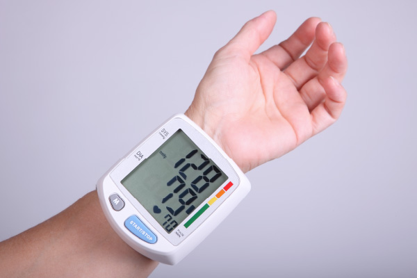 血圧計の選び方　計測方法で選ぶ　手首式｜コンパクトで手軽