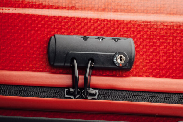 �X�[�c�P�[�X�̑I�ѕ� �h�Ɛ��\���`�F�b�N TS���b�N�ETSA���b�N