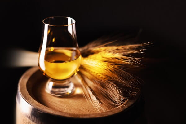 ウイスキーの選び方 原材料によって分かれる種類をチェック ライウイスキー｜苦味やスパイシーさを楽しめる