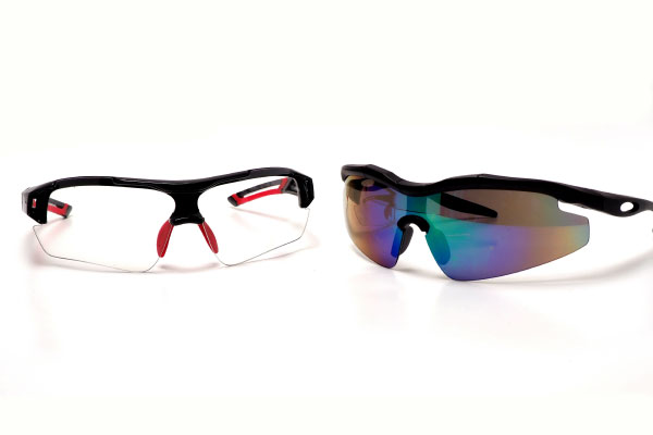 サングラスの選び方 メガネユーザーは度付きタイプをチェック レンズ交換ができるサングラスもおすすめ